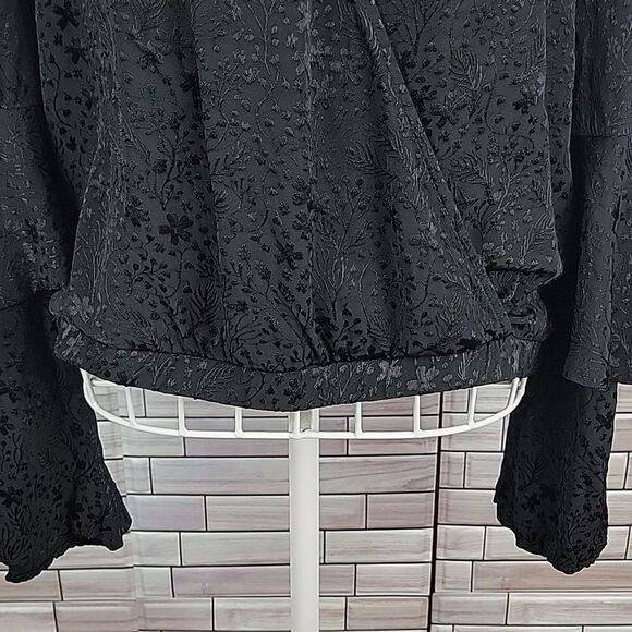 Willow and Clay jaquered print blouse Size S - Picture 3 of 11